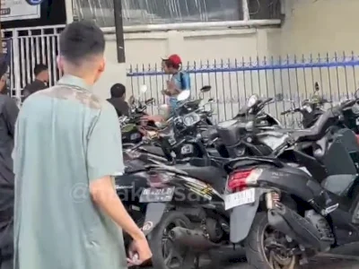 Tarif Parkir Selangit Usai Salat Id, Jukir Liar di Makassar Diamuk Massa