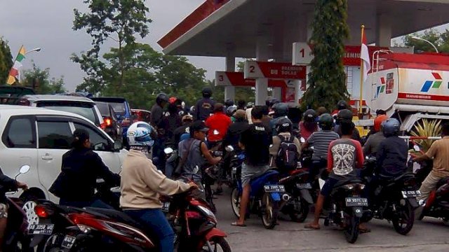 Antrean di SPBU Meningkat, Pemprov Sulsel Tegaskan Stok BBM Aman dan Harga Tak Naik*
