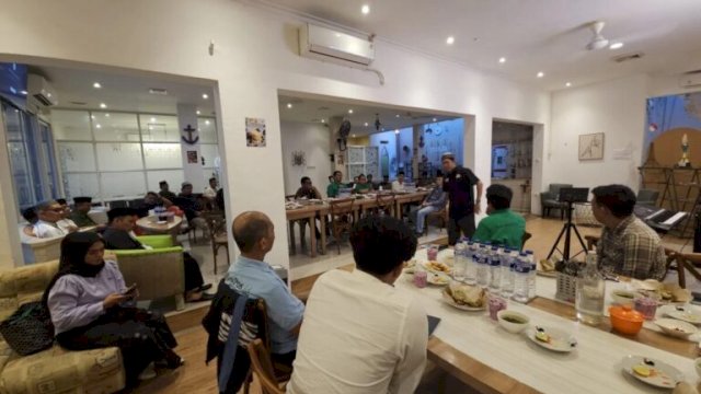 Bukber SulawesiPos di Kedai Ayah UQ Makassar, Hidden Gem Berkonsep Maritim yang Ikonik dengan Menu Khas Ayam Tolak Pinggang