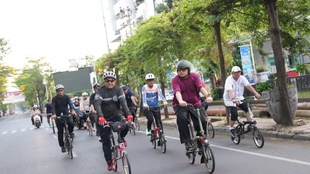 Isi WFH Wali Kota Makassar Gowes Bareng SKPD Pantau Jumat Bersih