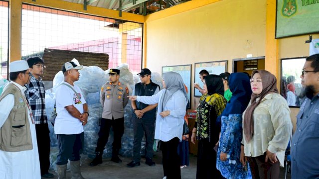 Fatmawati Rusdi Tinjau TPS3R Sidrap, Tekankan Edukasi Sampah
