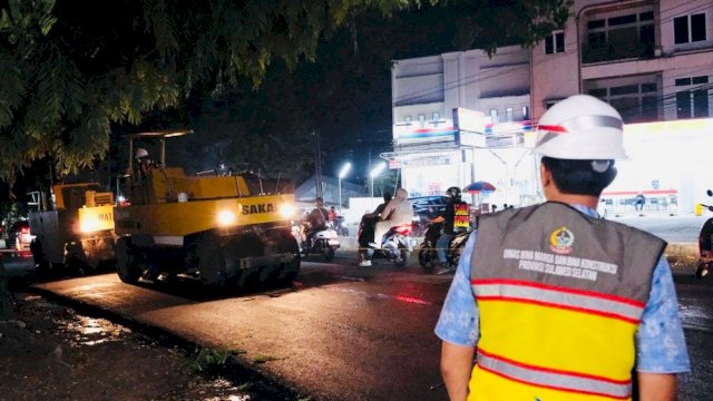 Pengaspalan Dikebut Malam Hari, Pemprov Sulsel Targetkan Keluhan Debu Warga Teratasi