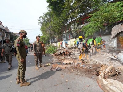 Didukung Pedagang dan Masyarakat Sekitar, Pemprov Sulsel Tertibkan Lapak di Kawasan SMKN 4 Makassar