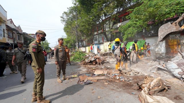 Didukung Pedagang dan Masyarakat Sekitar, Pemprov Sulsel Tertibkan Lapak di Kawasan SMKN 4 Makassar