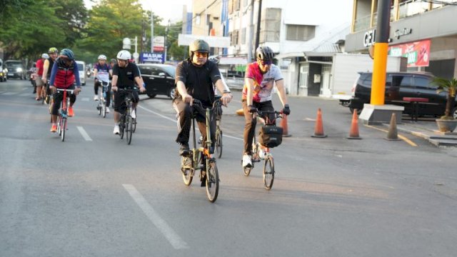 Wali Kota Makassar Isi WFH Gowes Bersama SKPD Pantau Jumat Bersih di Wajo dan Ujung Tanah