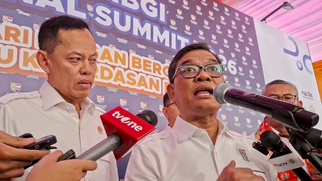 Ketua Umum DPP APPMBGI Dr. Ir. Abdul Rivai Ras saat wawancara di sela kegiatan Summit APPMBGI se Indonesia. ( foto list.)