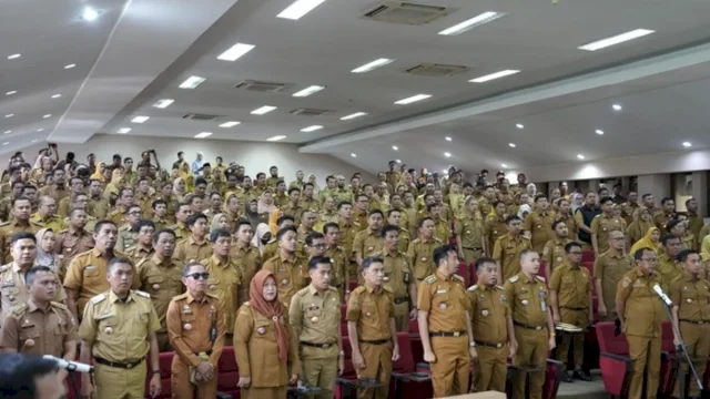 Pimpin Rapat Wali Kota Makassar, Semprot Camat dan Lurah yang Telat