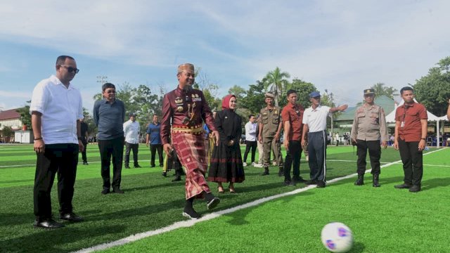 Gubernur Andi Sudirman Sulaiman resmikan lapangan gaspa palopo Jumat,10/4/2024