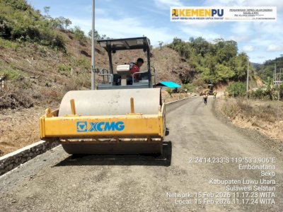 Gubernur Sulsel Pastikan Pembangunan Jalan Seko Terus Berlanjut