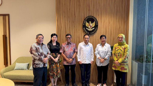 Ketua Umum APPMBGI Abdul Rivai Ras Bersama Wamenkes Foto list.