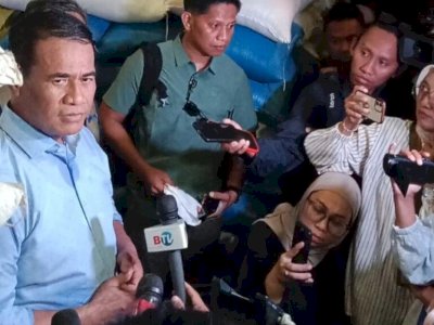 Kunjungi Bulog Makassar, Mentan Amran Ungkap Stok Beras Nasional Rekor Tertinggi Sepanjang Sejarah