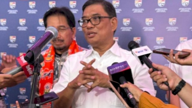 Ketua Umum DPP APPMBGI Dr. Ir. Abdul Rivai Ras saat wawancara di sela kegiatan Summit APPMBGI se Indonesia. ( foto list.)