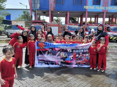 Cetak Generasi Tangguh, Puluhan Murid TK Naurah Serbu Mako Damkar Makassar dengan Aksi Social