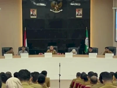 Munafri Arifuddin Perintahkan Camat-Lurah Tertibkan Baliho Kedaluwarsa