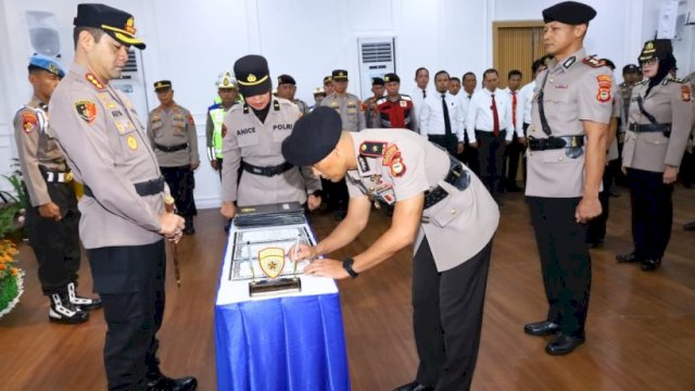 Kapolrestabes Makassar Pimpin Sertijab Sejumlah Pejabat Utama dan Kapolsek Jajaran