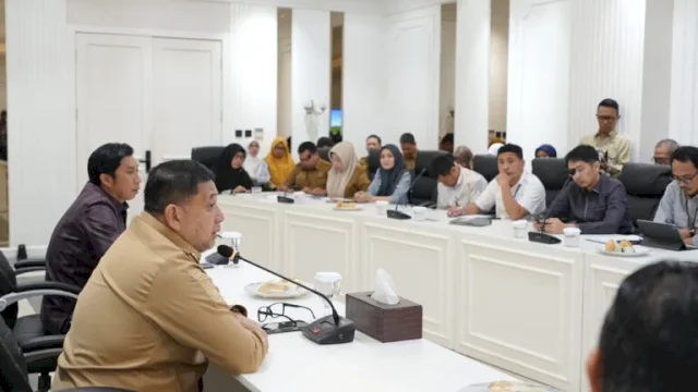 Rapat pertemuan Wali Kota Makassar, Munafri Arifuddin bersama Pemerintah Provinsi Sulawesi Selatan melalui Dinas Bina Marga Sulsel di Kantor Wali Kota Makassar, Selasa (26/5/2026).