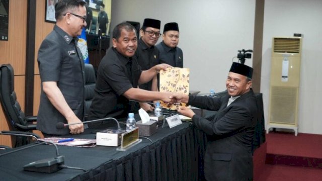 Ketua Fraksi Partai Persatuan Pembangunan (PPP) DPRD Sulsel, Saharuddin pada Rapat Paripurna DPRD Sulsel mengenai perubahan atas Peraturan Daerah Nomor 3 Tahun 2017 tentang Pengelolaan Barang Milik Daerah, Senin, (18/5/2026). (dok. istimewa)