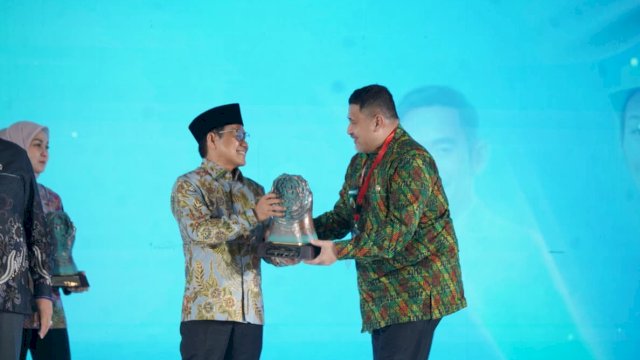 Wali Kota Munafri Terima Penghargaan Paritrana Award, Bukti Komitmen Lindungi Pekerja Rentan