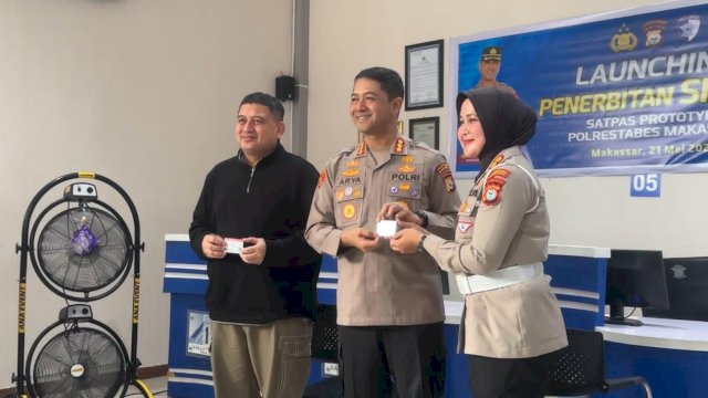 Satlantas Polrestabes Makassar Resmi Buka Layanan SIM C1, Kapolrestabes dan Wali Kota Jadi Pemegang Pertama