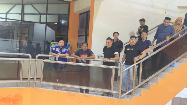 Ketua DPW NasDem Sulsel, Syaharuddin Alrif meninjau langsung kantor baru DPW NasDem Sulsel yang terletak di Jalan AP Pettarani, Makassar, Jumat (22/5/2026). (Foto: Istimewa)