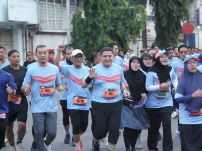 Wali Kota Munafri Arifuddin Resmi Lepas Ribuan Peserta Makassar Half Marathon 2026