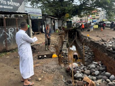 Gubernur Sulsel Tinjau Progres Jalan Hertasning, Drainase Diperbesar untuk Atasi Genangan