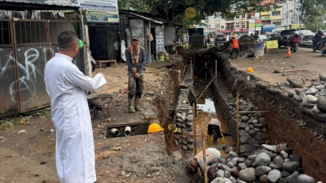Gubernur Sulsel Tinjau Progres Jalan Hertasning, Drainase Diperbesar untuk Atasi Genangan