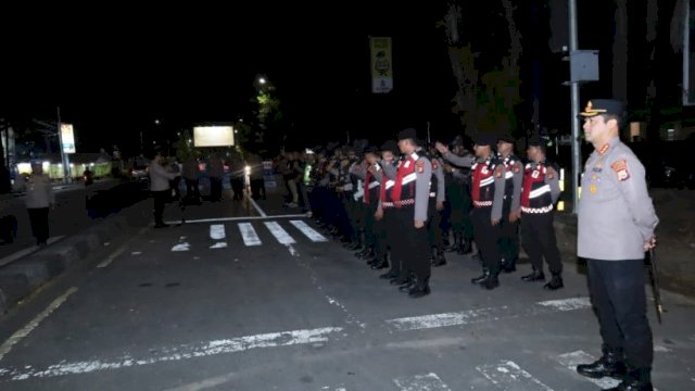 Kapolrestabes Makassar Pimpin Patroli Malam dan Razia Geng Motor