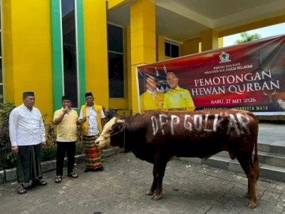 Bahlil Lahadalia Serahkan Hewan Kurban ke Golkar Sulsel untuk Masyarakat Makassar