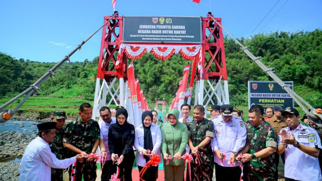 Wagub Fatmawati Resmikan Jembatan Perintis Garuda Merah Putih di Tompobulu