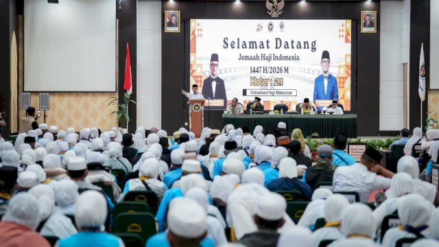 Gubernur Sulsel Sambut 392 Jemaah Haji Kloter 21, Ajak Jaga Kemabruran Sepanjang Hayat