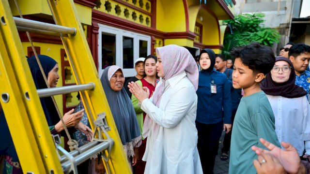Fatmawati Rusdi Tinjau Lokasi Kebakaran di Mangasa, Pastikan Korban Dapat Bantuan dan Penanganan Optimal