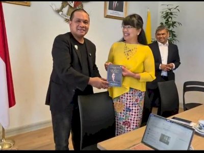 Dari KBRI Copenhagen Denmark, Dokter Koboi Kenalkan Makna Tersembunyi Warna Hitam melalui buku Hitam Itu Bukan Sekadar Warna