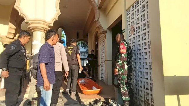 Pria Ditemukan Tewas Tanpa Busana di Toilet Masjid Rujab Gubernur Sulsel