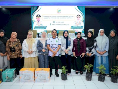 Berdayakan Perempuan & UMKM, Pemprov Sulsel Kucurkan Bantuan Sarana Usaha di Sidrap