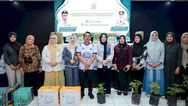 Berdayakan Perempuan & UMKM, Pemprov Sulsel Kucurkan Bantuan Sarana Usaha di Sidrap
