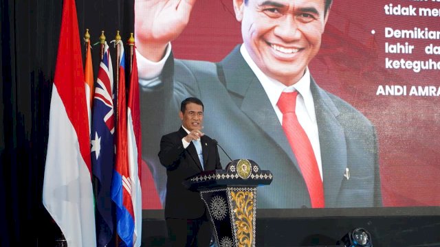 Mentan Amran saat menjadi pembicara pada Seminar Nasional Lemhanas RI bertema Membangun Kedaulatan Pangan Nasional Melalui Tata Kelola, Inovasi Teknologi Pertanian, dan Human Capital dalam Rangka Menghadapi Dinamika Geopolitik Global di Jakarta, Kamis (2/7/2026).