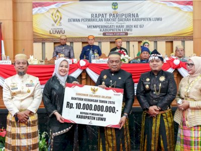 Hari Jadi Kabupaten Luwu ke-67, Gubernur Sulsel Serahkan Bantuan Keuangan Rp10 Miliar