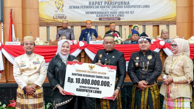 Hari Jadi Kabupaten Luwu ke-67, Gubernur Sulsel Serahkan Bantuan Keuangan Rp10 Miliar