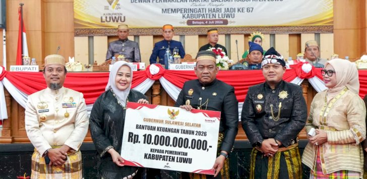 Hari Jadi Kabupaten Luwu ke-67, Gubernur Sulsel Serahkan Bantuan Keuangan Rp10 Miliar
