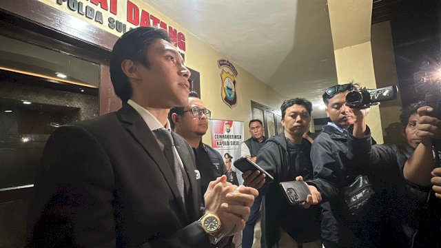 Mantan Suami Bupati Gowa Bersama Kuasa Hukum nya di SPKT Polda Sulsel Foto list.
