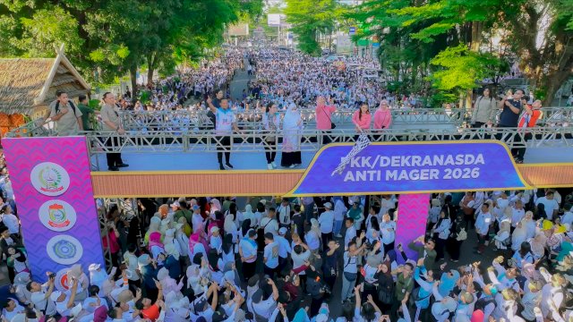 Selvi Ananda Lepas Jalan Sehat Anti Mager Sulsel, Gubernur Andi Sudirman Apresiasi Antusiasme Masyarakat