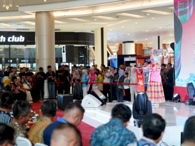 Fatmawati Rusdi Apresiasi Antusiasme Peserta Saat Meninjau Stan 46 Tahun Dekranas
