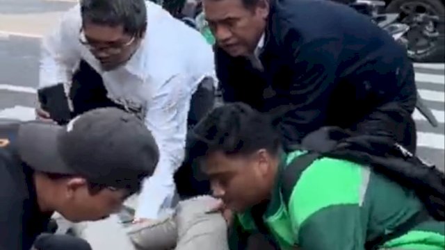 Terlambat Ratas Bersama Presiden, Mentan Amran Ternyata Tolong Korban Kecelakaan di Menteng