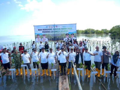 Peringati Hari Mangrove Sedunia 2026, Pemprov Sulsel Tanam 7.000 Bibit Mangrove di Pangkep
