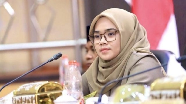 Ketua DPRD Kabupaten Bone Andi Tenri Walinonong foto list.