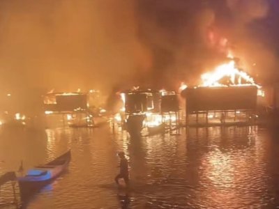 Kebakaran Hebat di Makassar Hanguskan 50 Rumah, 30 Armada Damkar Diterjunkan