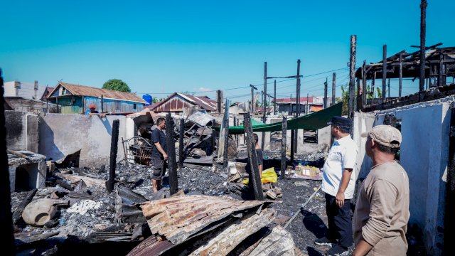 Gubernur Sulsel Tinjau Kebakaran Tallo, Salurkan Bantuan Rp795 Juta untuk Korban