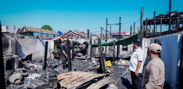 Gubernur Sulsel Tinjau Kebakaran Tallo, Salurkan Bantuan Rp795 Juta untuk Korban