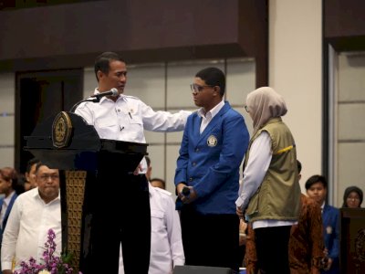 Dengar Keluhan Mahasiswa NTT Soal Harga Beras, Mentan Amran Langsung Telepon Dirut Bulog di Acara PMB UNDIP